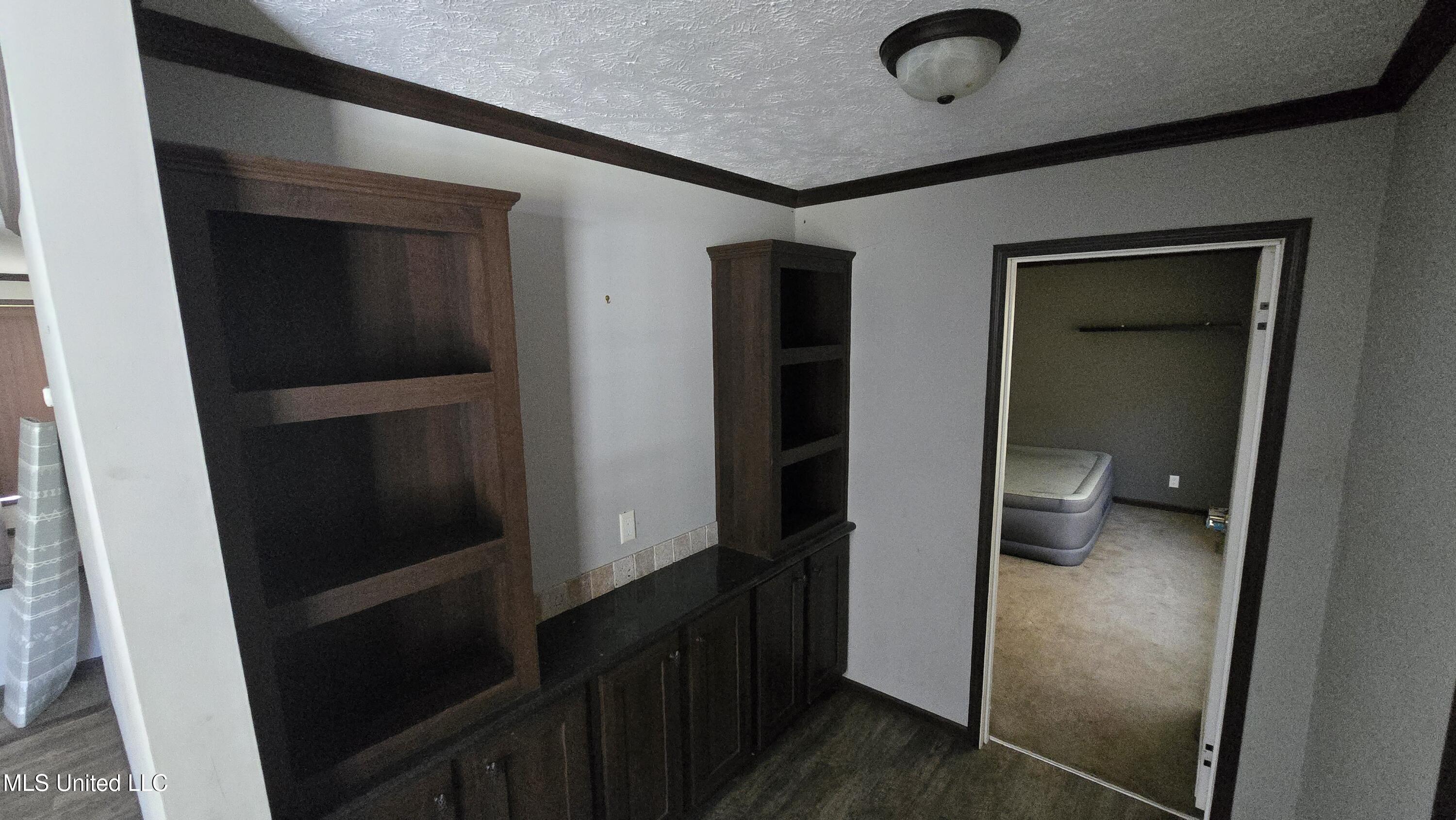 101 Pearl Hodge Road Laurel, MS 39443 - Photo 9 of 43 20250825_135113