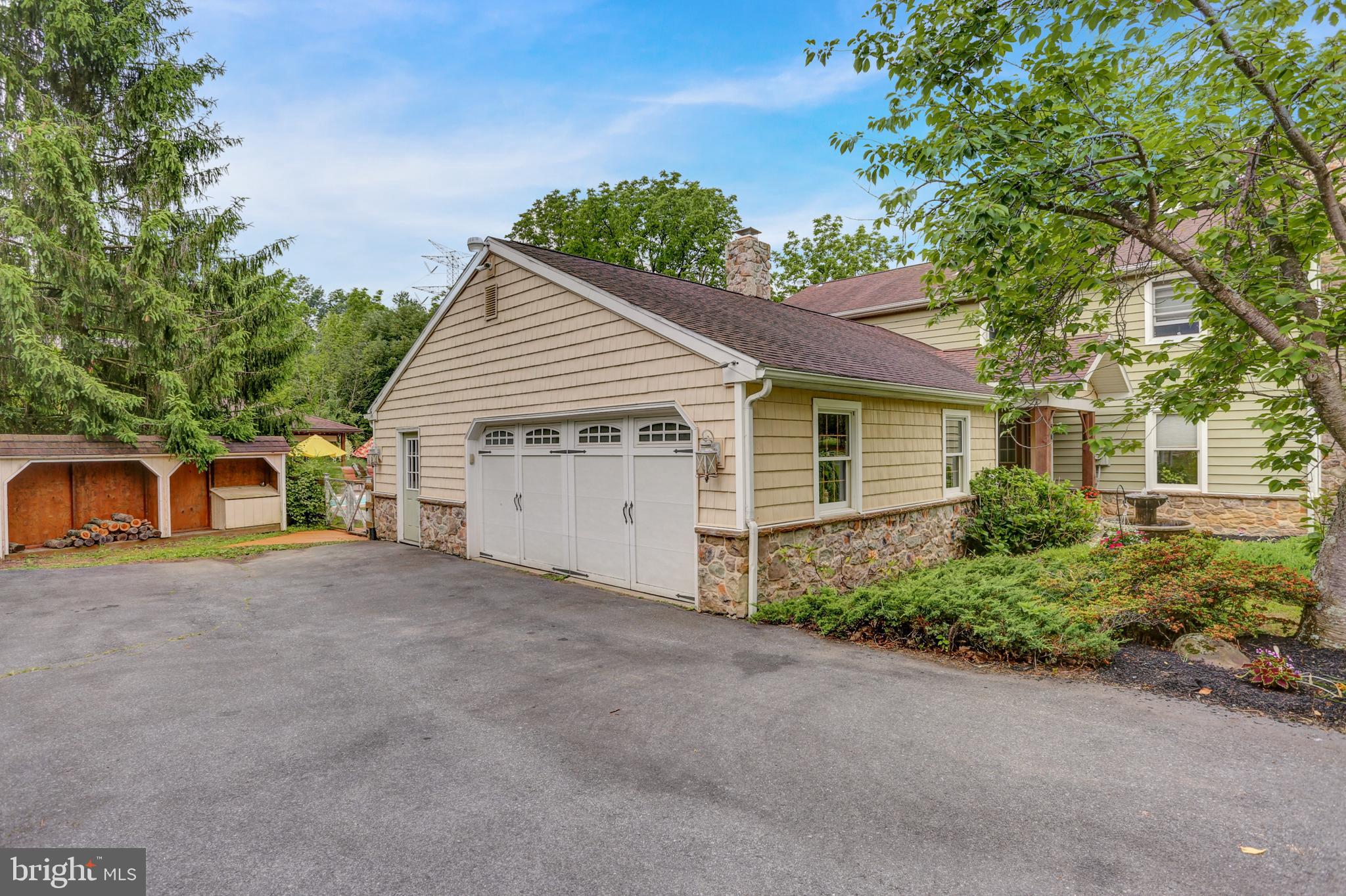 419 Miller Road Sinking Spring, PA 19608 - Photo 4 of 54