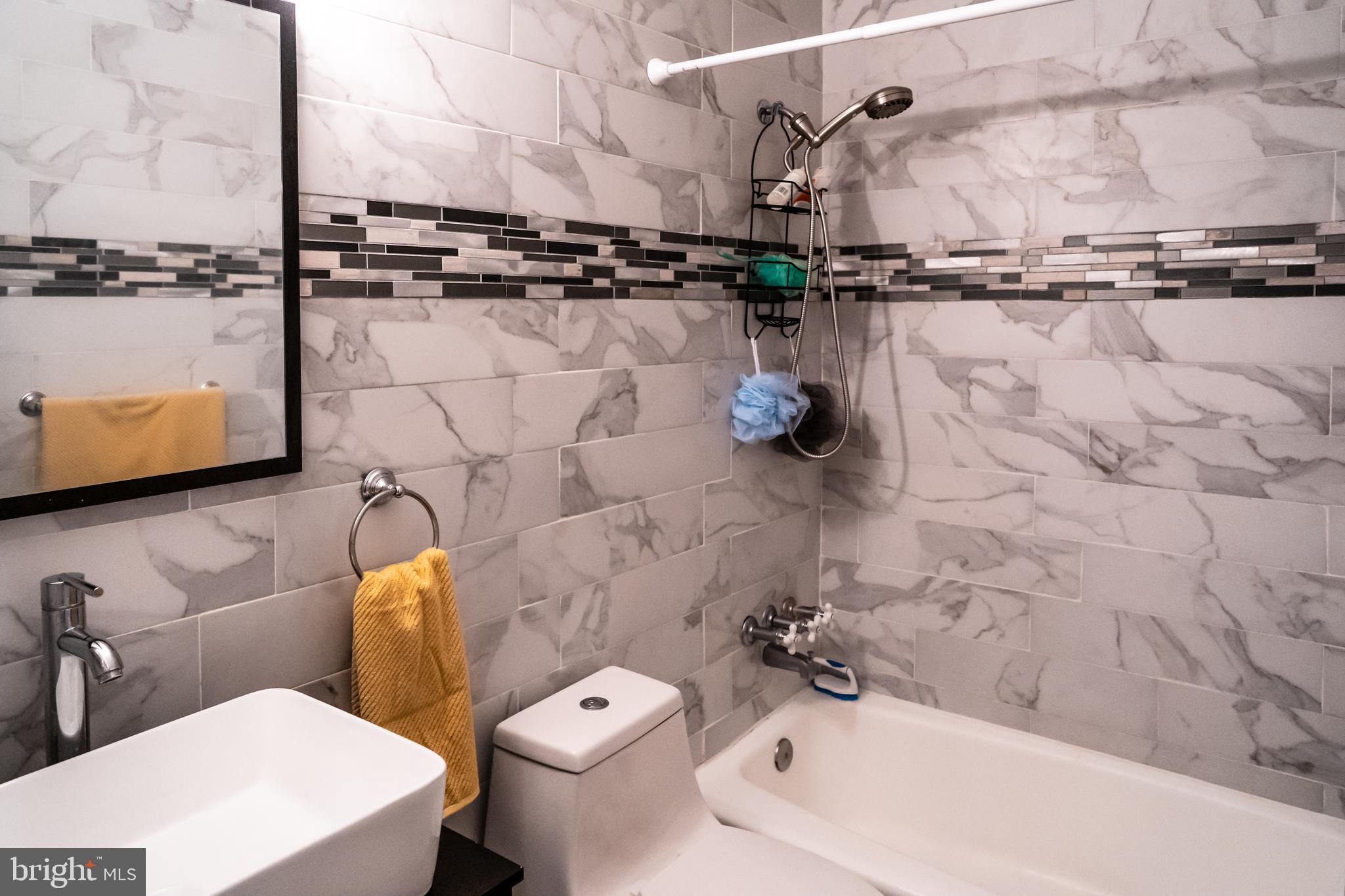 8511 Jenner Court Springfield, VA 22153 - Photo 17 of 33 Upper level full bathroom