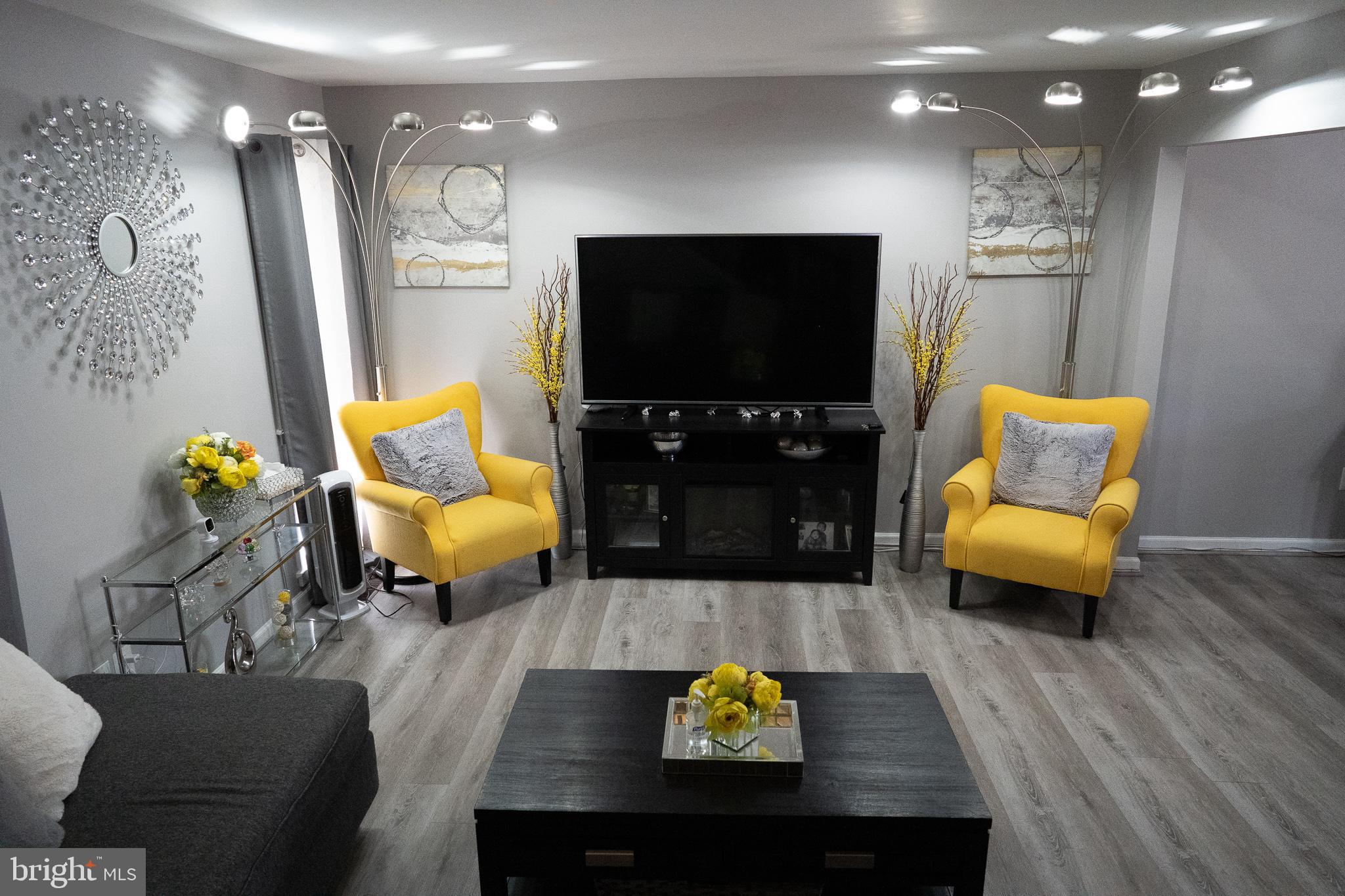 8511 Jenner Court Springfield, VA 22153 - Photo 2 of 33 Spacious LR is the main attraction