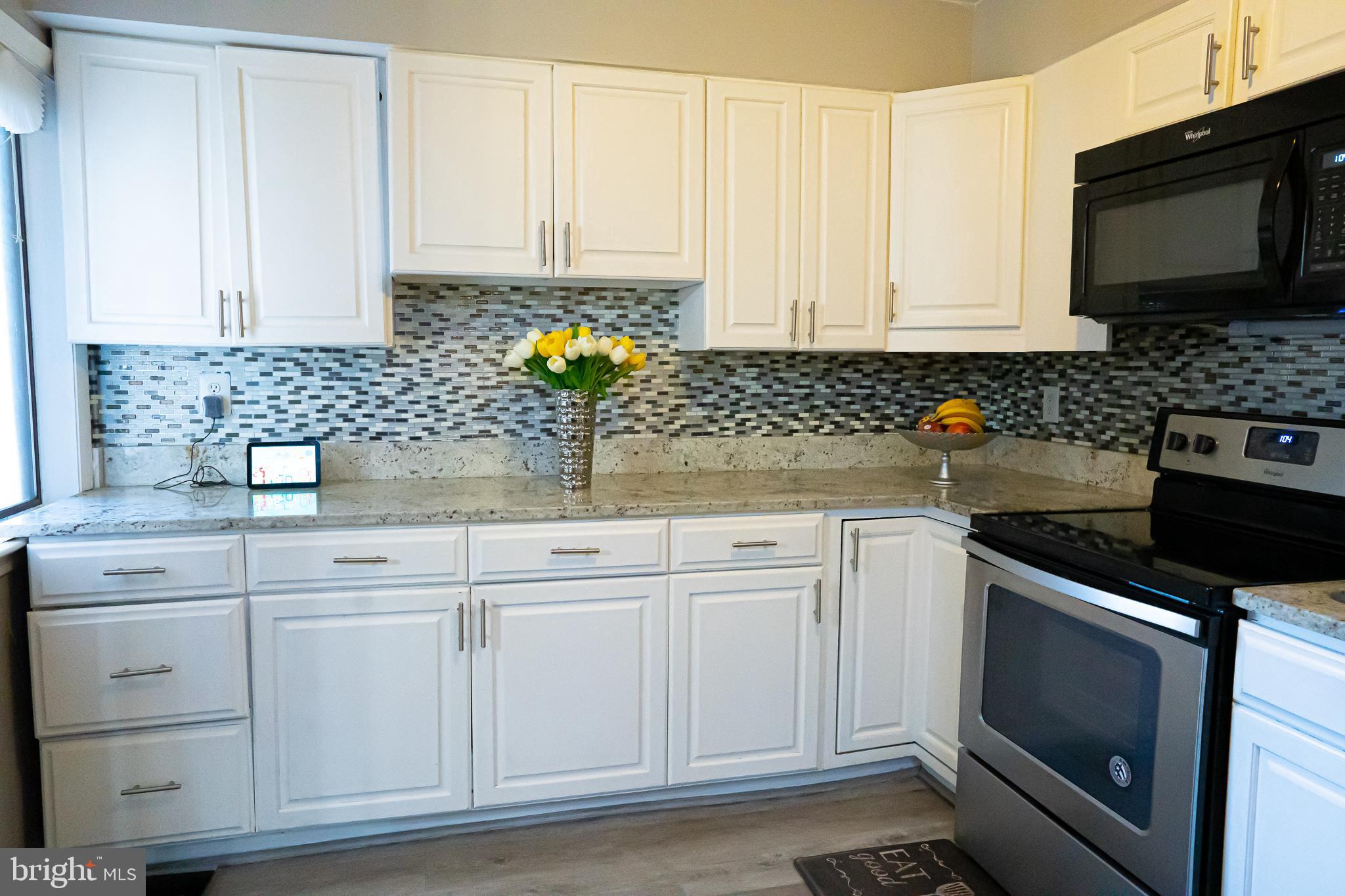 8511 Jenner Court Springfield, VA 22153 - Photo 7 of 33 Kitchen with granite countertops