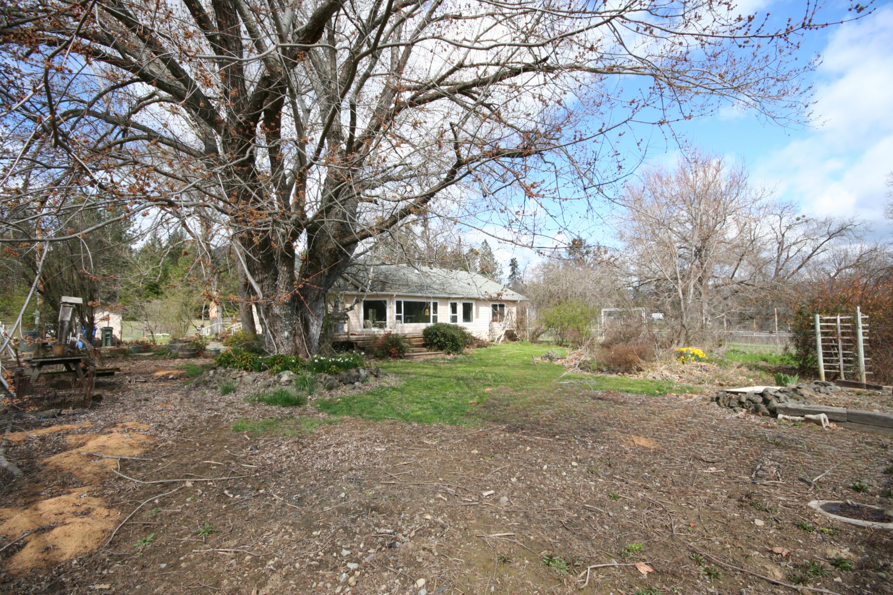 734 Powell Creek Road Williams, OR 97544 - Photo 44 of 51 fotor_2023-4-12_18_1_6