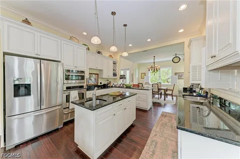 $1,749,000 | 793 Jungle Queen Way, Longboat Key, FL 34228