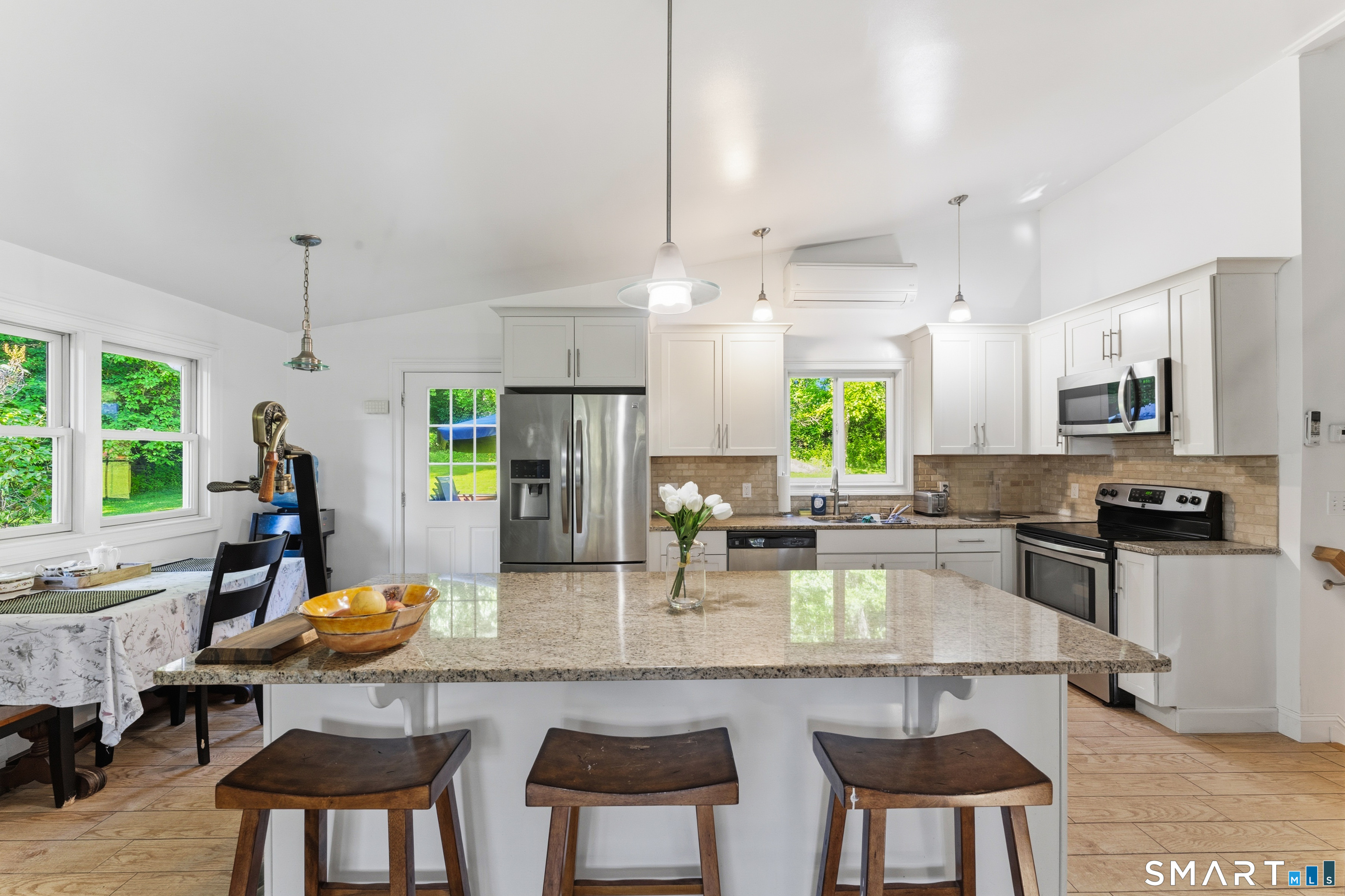21 North Pleasant Rise Brookfield, CT 06804 - Photo 3 of 39