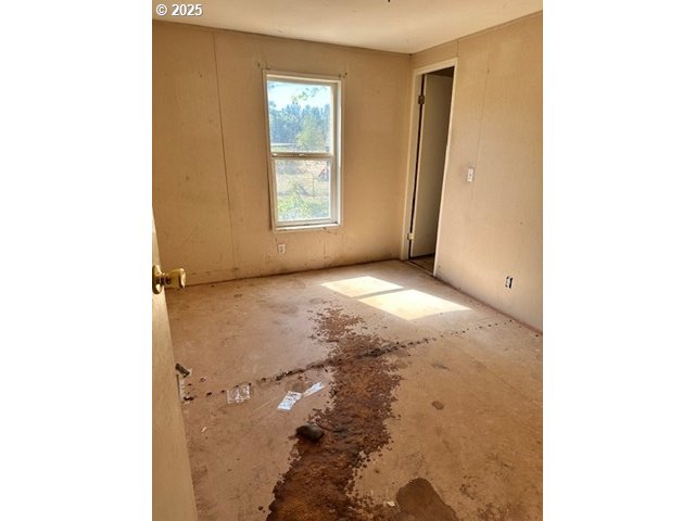 28656 South Marshall Road Mulino, OR 97042 - Photo 15 of 37 Bedroom