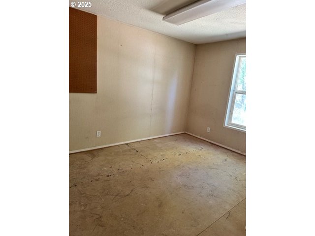 28656 South Marshall Road Mulino, OR 97042 - Photo 16 of 37 Bedroom