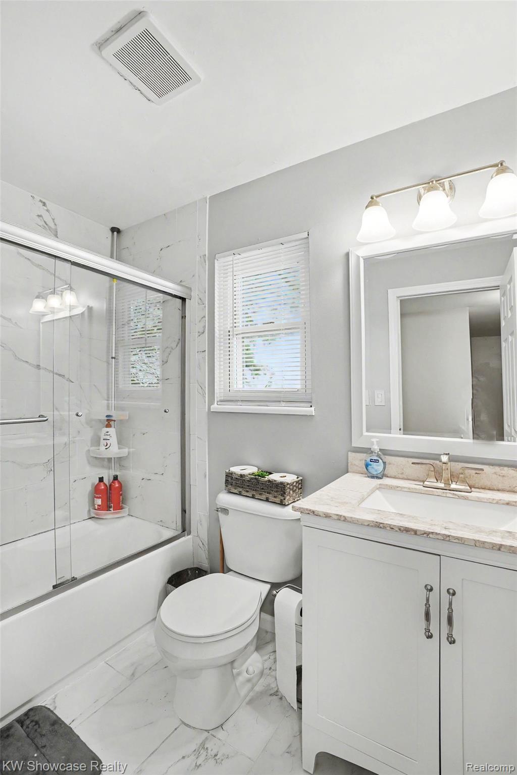 40652 Village Wood Road Novi, MI 48375 - Photo 17 of 37 018__dsc4072_575.jpg
