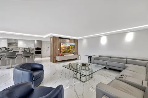 $1,100,000 | 2751 South Ocean Drive, Unit 404N, Hollywood, FL 33019