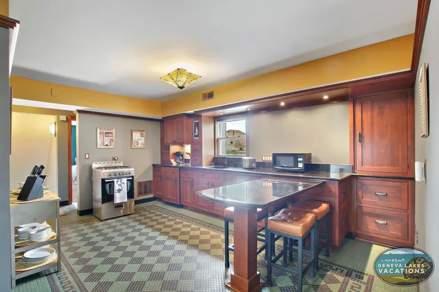 $2,500 | 433 Broad Street, Lake Geneva, WI 53147