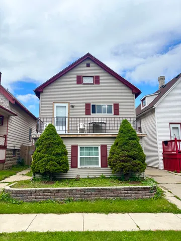 $185,000 | 2423 South 5th Street, Milwaukee, WI 53207
