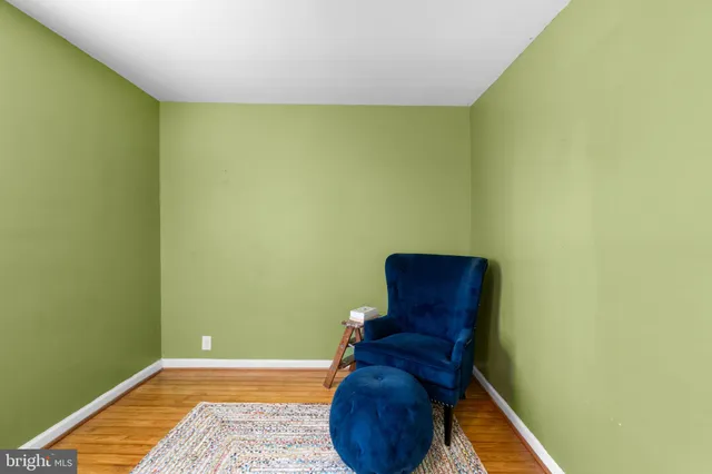 a wooden bench sitting in a room