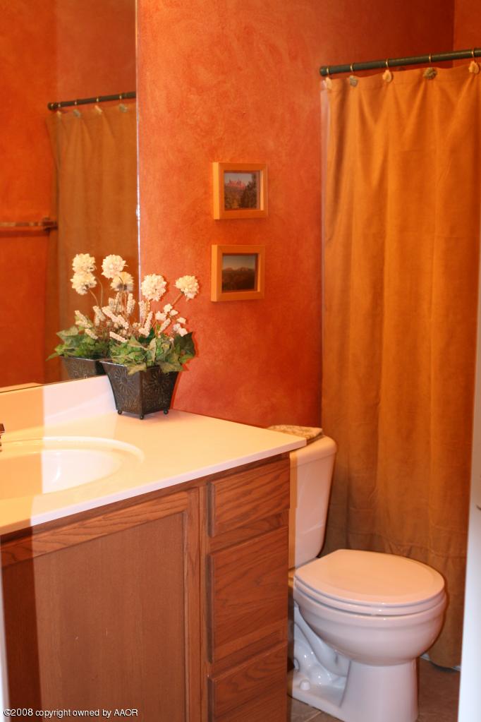 1107 Pikes Peak Drive Amarillo, TX 79110 - Photo 11 of 13 2nd bath