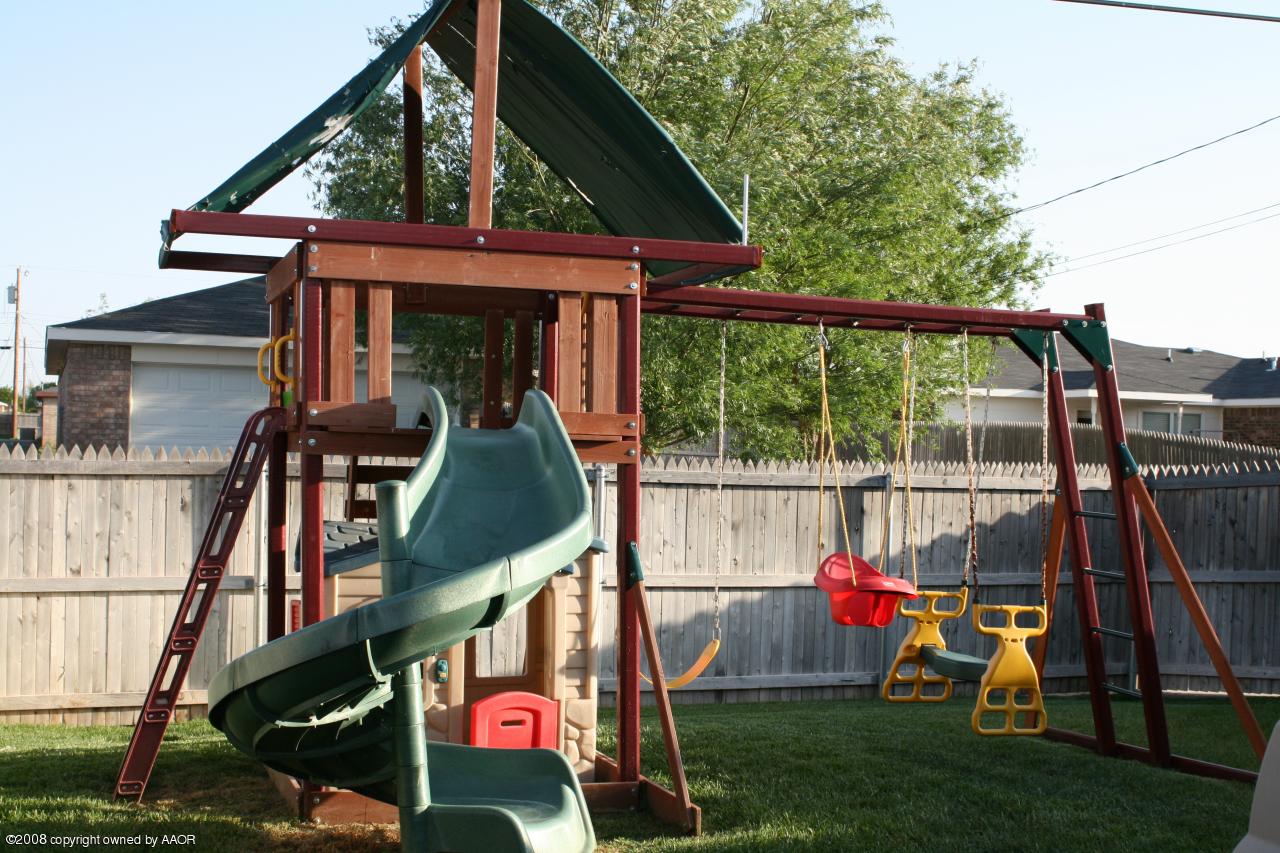 1107 Pikes Peak Drive Amarillo, TX 79110 - Photo 12 of 13 Playground