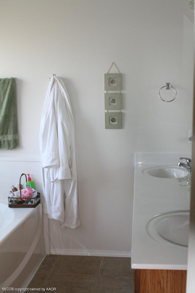 1107 Pikes Peak Drive Amarillo, TX 79110 - Photo 6 of 13 Master Bath