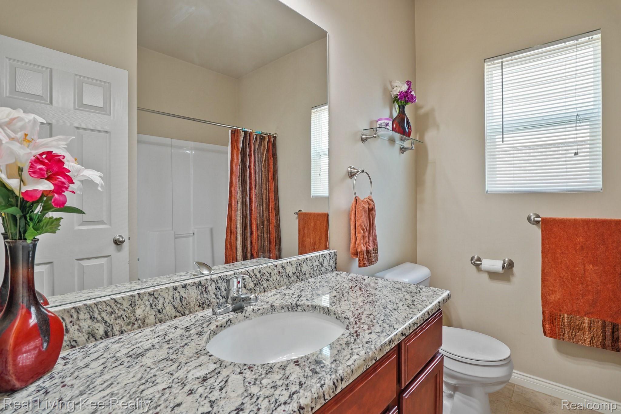 3175 Wren Lane Rochester, MI 48309 - Photo 23 of 46 3175-Wren-Ln-22.jpg