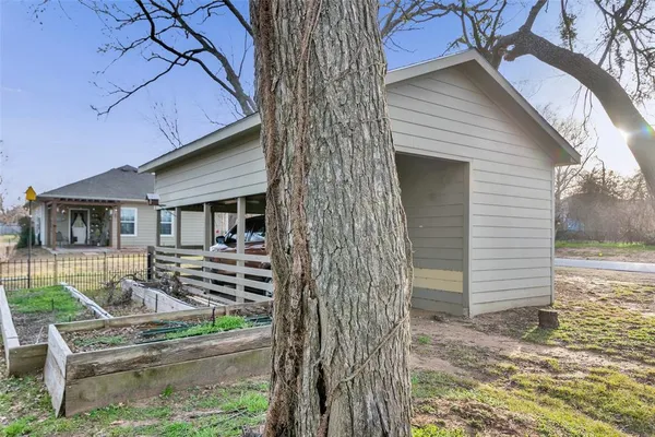 $211,900 | 201 East Walker Street, Denison, TX 75021