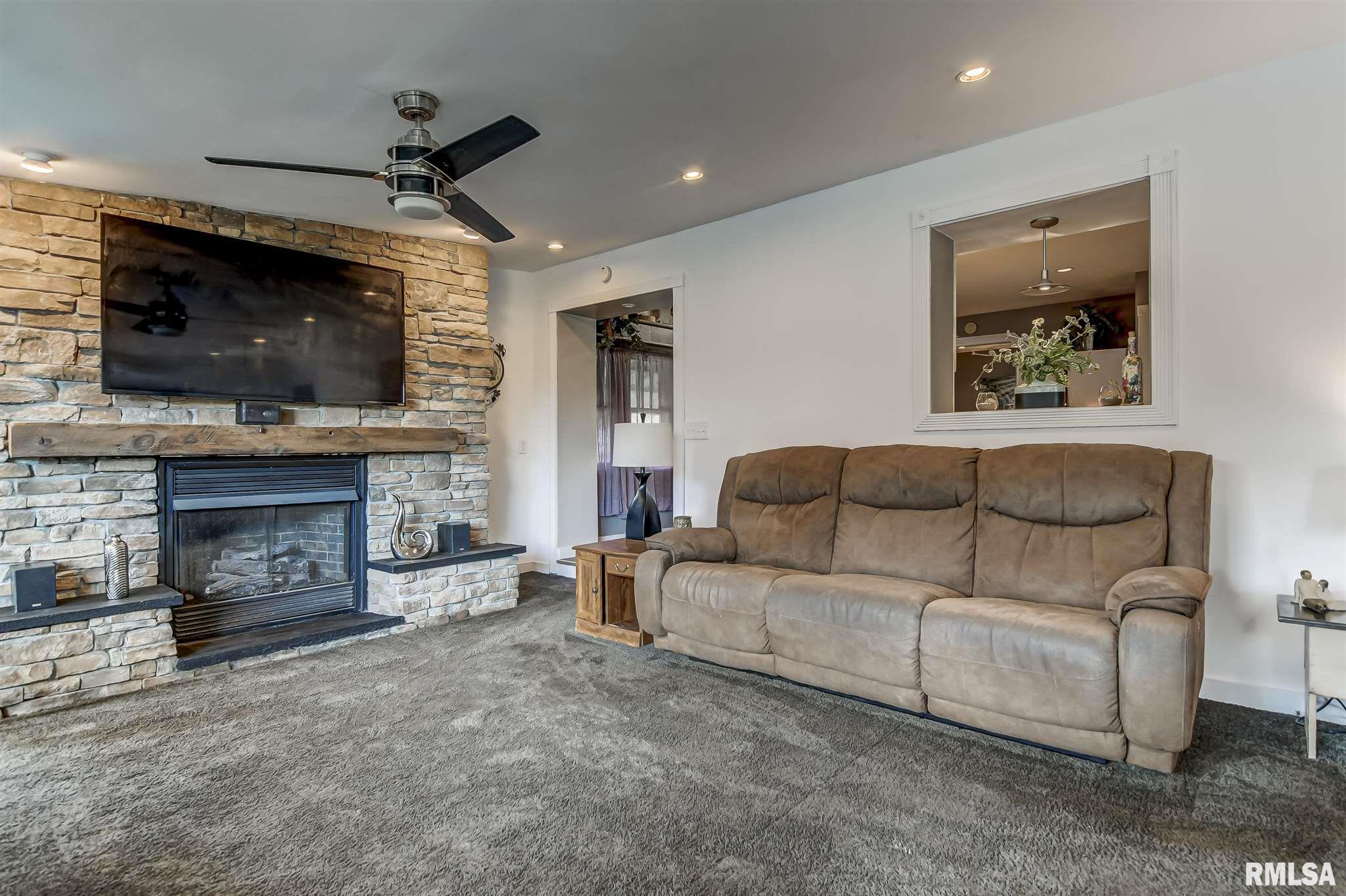 403 South Springfield Street Virden, IL 62690 - Photo 7 of 46 Gallery Image 7