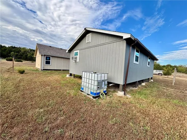 $90,000 | 10 Lucky 1 Circle, Mound City, KS 66056