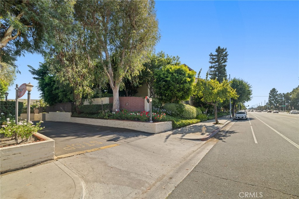 12830 Burbank Boulevard, Unit 307 Valley Village, CA 91607 - Photo 22 of 25 a view of a park with plants and trees