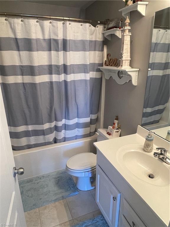715 Ralph Graham Drive Graham, NC 27253 - Photo 29 of 44 Full bathroom upstairs