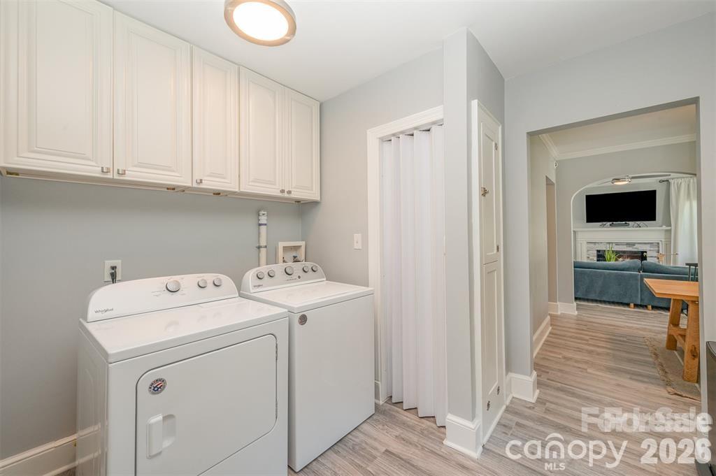 203 State Street Charlotte, NC 28208 - Photo 13 of 13 a utility room with dryer and washer