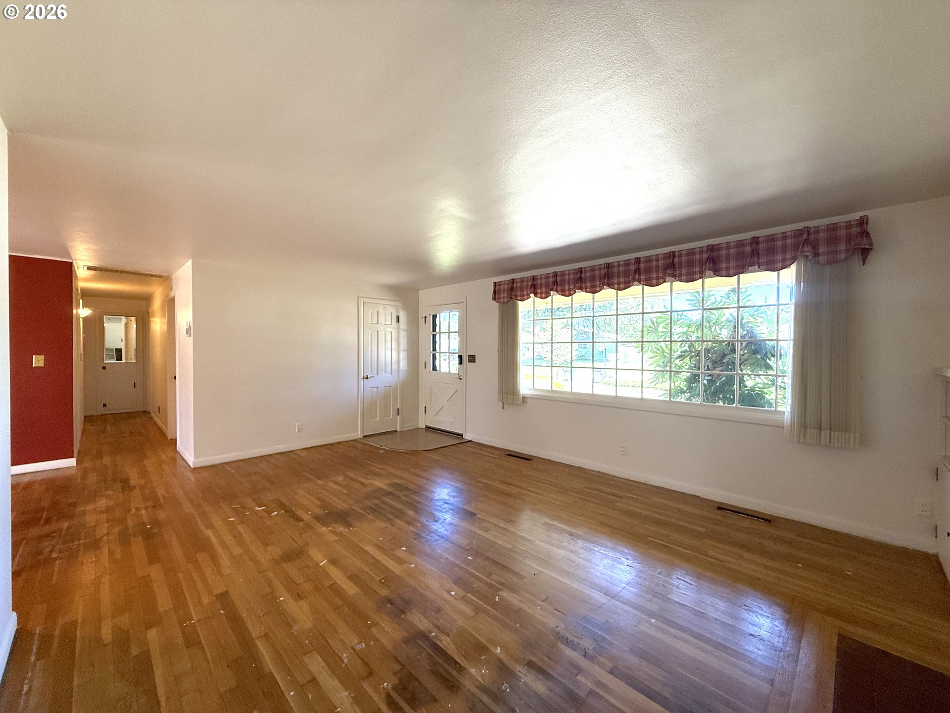 2172 Roland Way Eugene, OR 97401 - Photo 4 of 42 Living Room