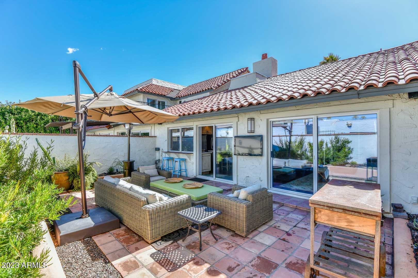 5804 North Scottsdale Road Paradise Valley, AZ 85253 - Photo 4 of 42 a patio with couches and potted plants