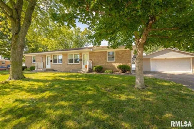 $1,600 | 3161 5th Street, East Moline, IL 61244