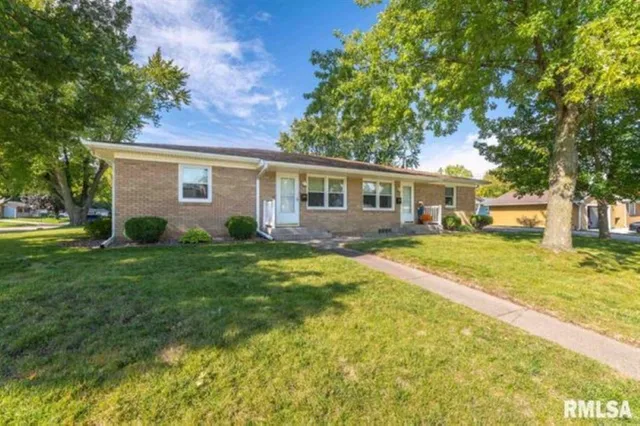 $1,600 | 3161 5th Street, East Moline, IL 61244