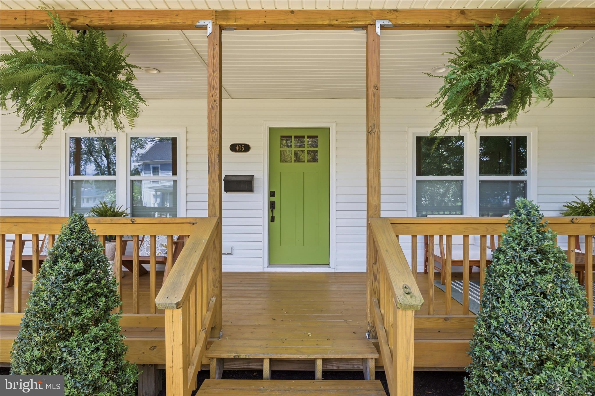 405 Edwards Ferry Road Northeast Leesburg, VA 20176 - Photo 2 of 95 WELCOME HOME TO 405 EFR