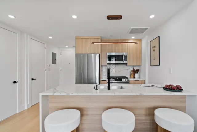 $765,000 | 27-23 Crescent Street, Unit 3D | Astoria