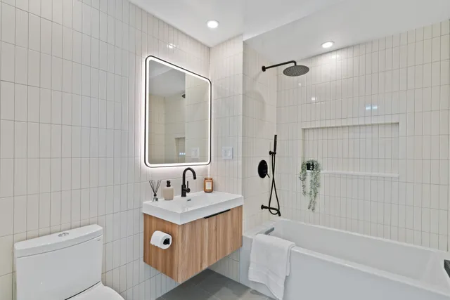 $765,000 | 27-23 Crescent Street, Unit 3D | Astoria