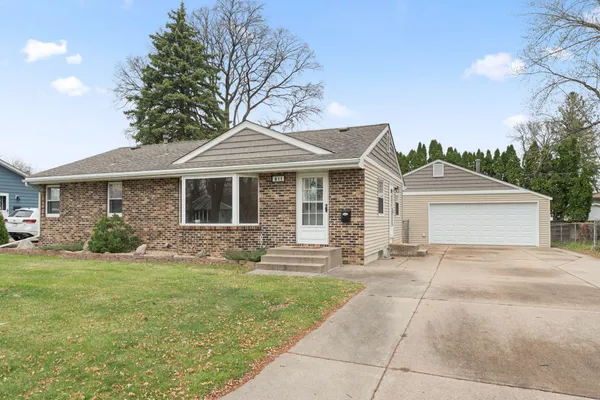 $320,000 | 811 Pandora Drive Northeast, Fridley, MN 55432
