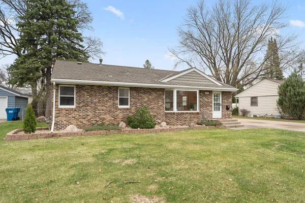 $320,000 | 811 Pandora Drive Northeast, Fridley, MN 55432