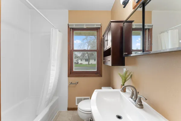$320,000 | 811 Pandora Drive Northeast, Fridley, MN 55432