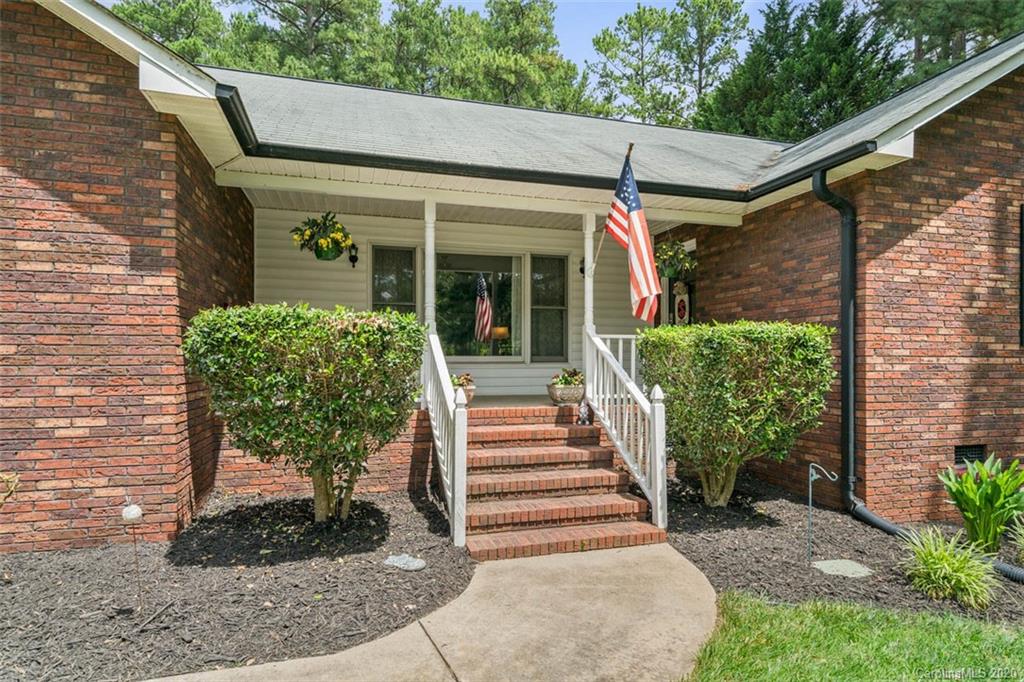 11074 Sudbury Road Davidson, NC 28036 - Photo 2 of 31 Gallery Image 2
