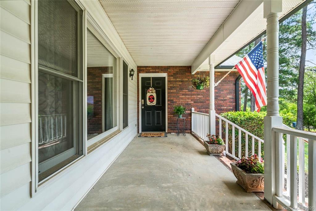 11074 Sudbury Road Davidson, NC 28036 - Photo 3 of 31 Gallery Image 3