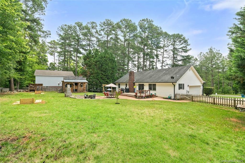 11074 Sudbury Road Davidson, NC 28036 - Photo 5 of 31 Gallery Image 5