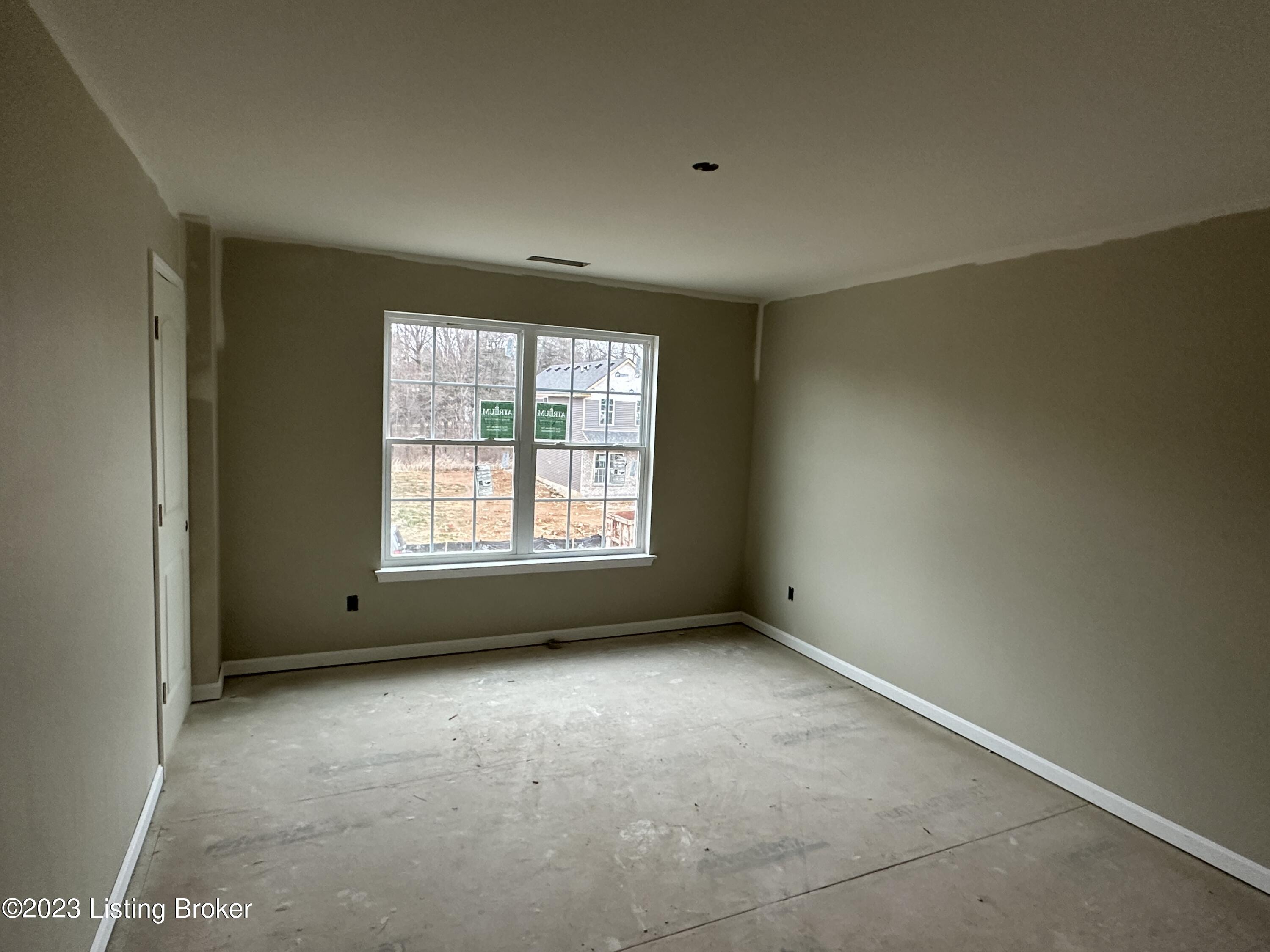 8431 Gateway Run Road Louisville, KY 40229 - Photo 9 of 13 5375DB9B-2A06-463E-83A0-7F00CA911A66