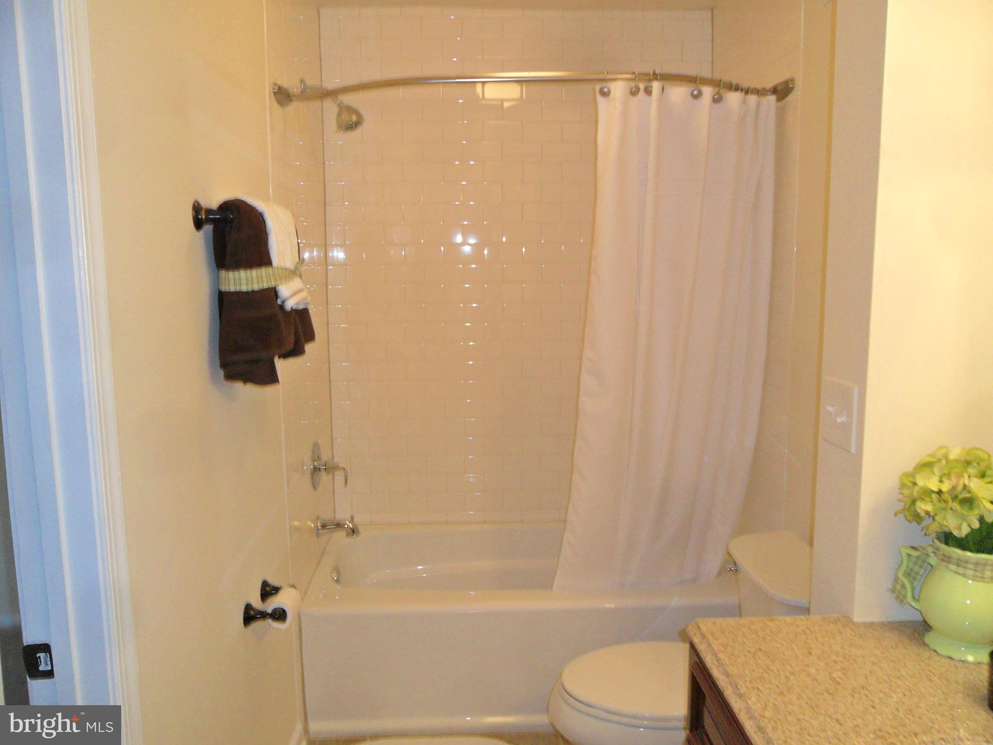 9 Delaware Street, Unit 9 New Castle, DE 19720 - Photo 9 of 28 a bathroom with a shower curtain