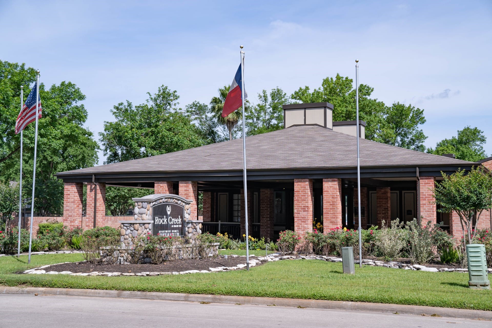 200 Hollow Tree Lane, Unit 10101 Houston, TX 77090 - Photo 10 of 16 a front view of a house with garden