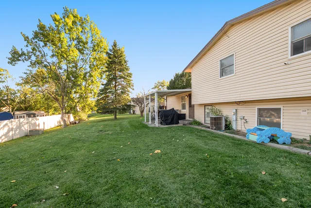 a view of a house with a backyard