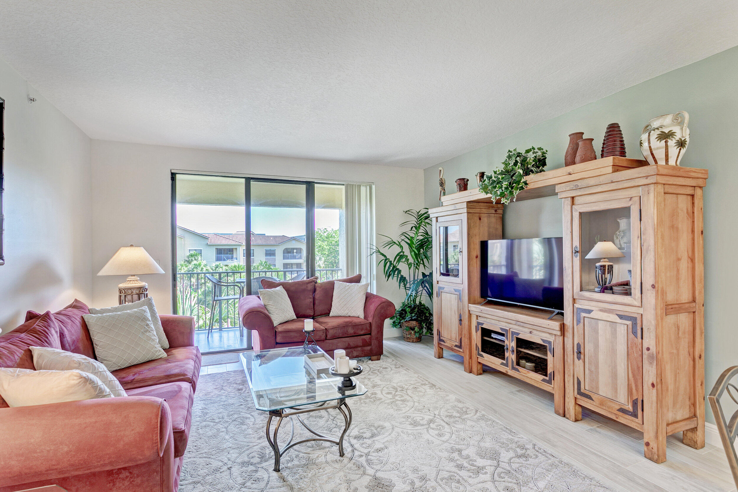 500 Uno Lago Drive, Unit 402 Juno Beach, FL 33408 - Photo 14 of 36 Living Space