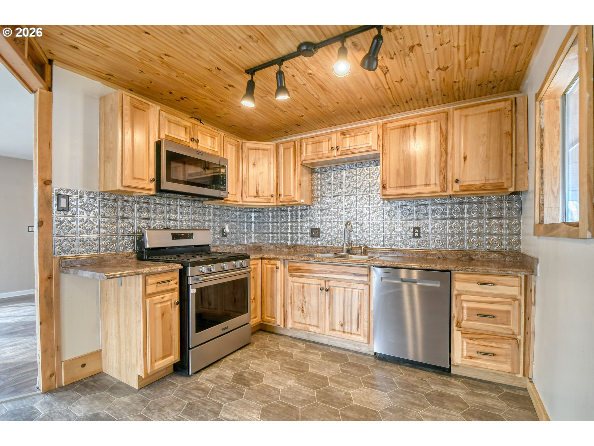 688 Southwest Cedar Street Pilot Rock, OR 97868 - Photo 12 of 33