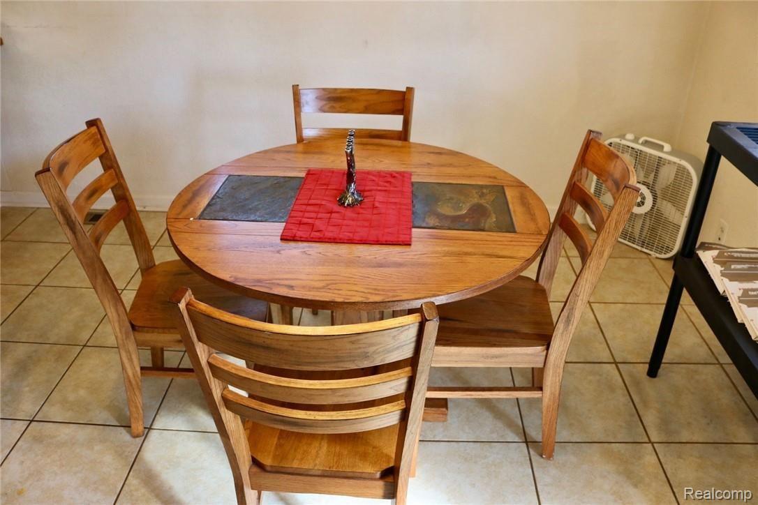 5012 West Carpenter Road Flint, MI 48504 - Photo 6 of 18 IMG_4249.jpg