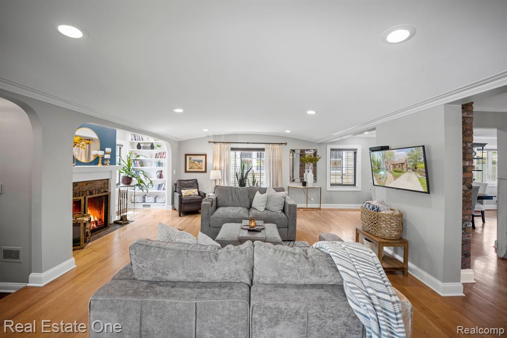 33 Sylvan Avenue Pleasant Ridge, MI 48069 - Photo 7 of 69 Gallery Image 7