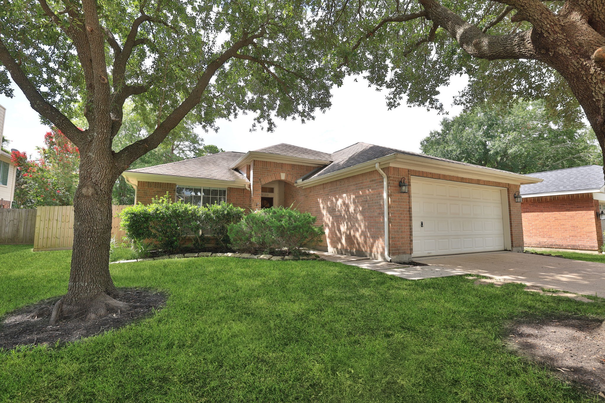 9109 Benwick Street Spring, TX 77379 - Photo 2 of 33