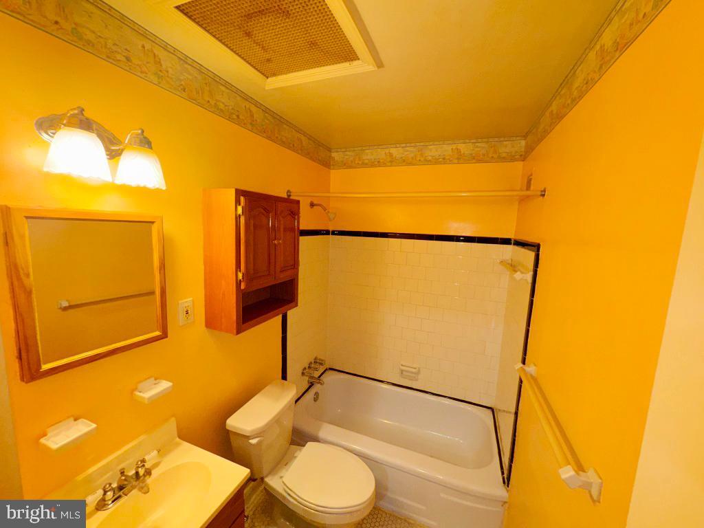 8304 Kendale Road Baltimore, MD 21234 - Photo 5 of 11