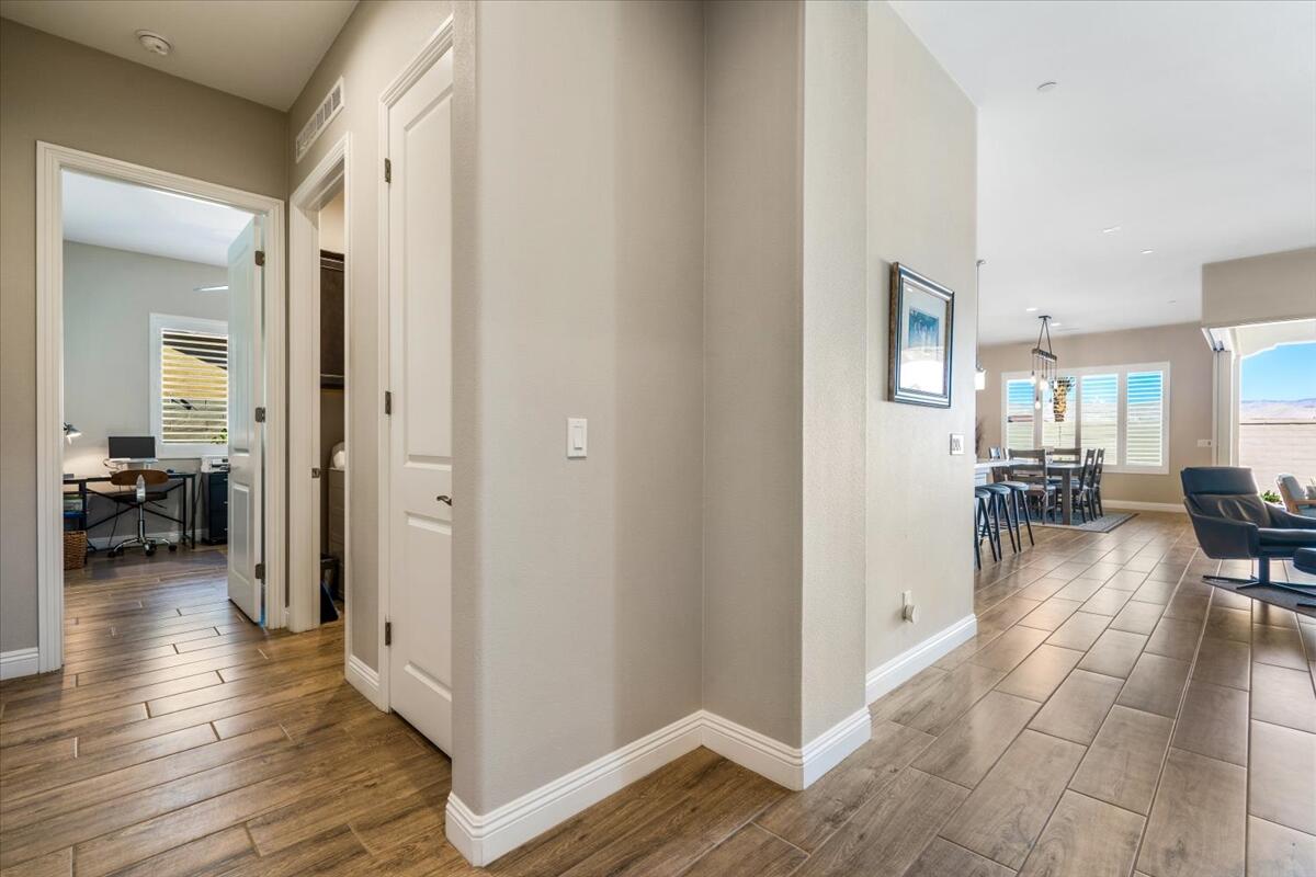 24 Claret Road Rancho Mirage, CA 92270 - Photo 14 of 34 a view of a living room
