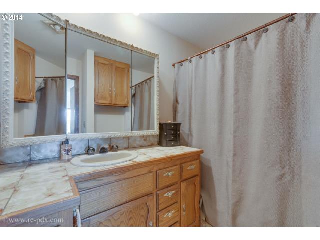 15363 South Loder Road Oregon City, OR 97045 - Photo 9 of 16 Gallery Image 9